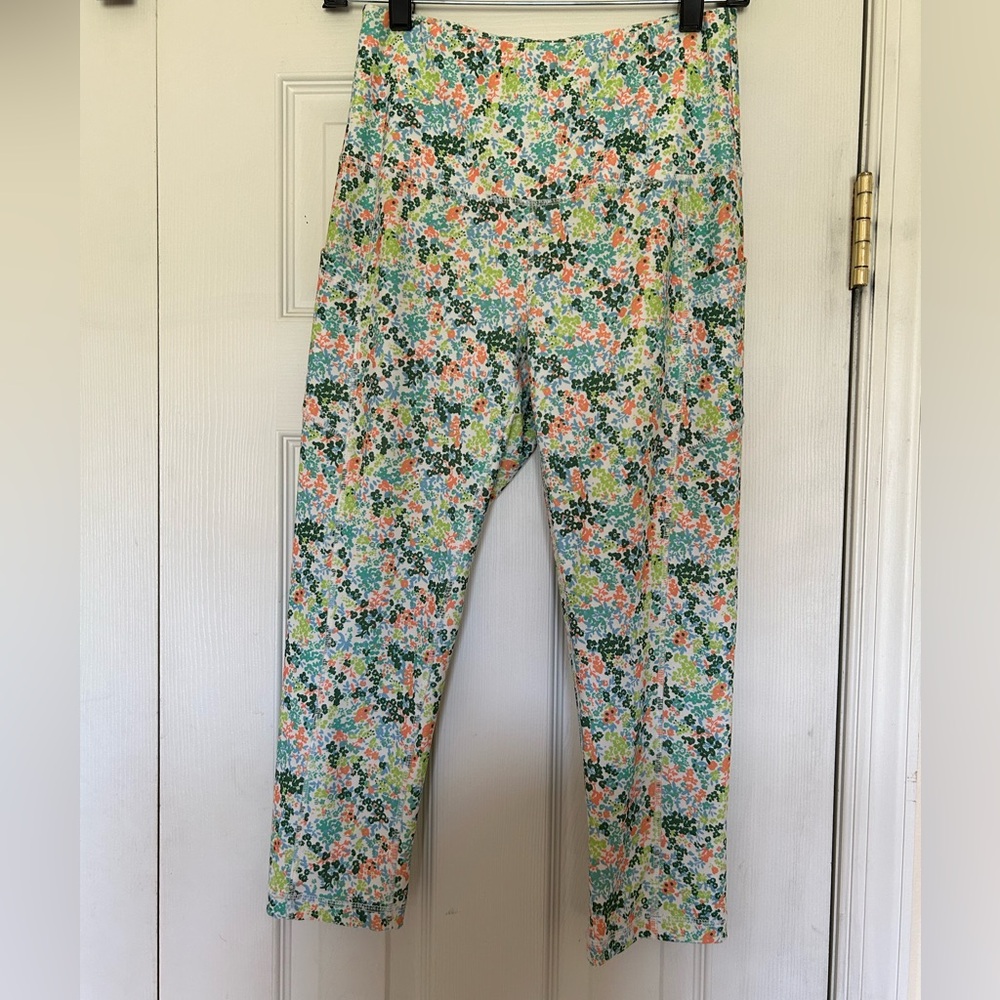 VOGO floral capri leggings